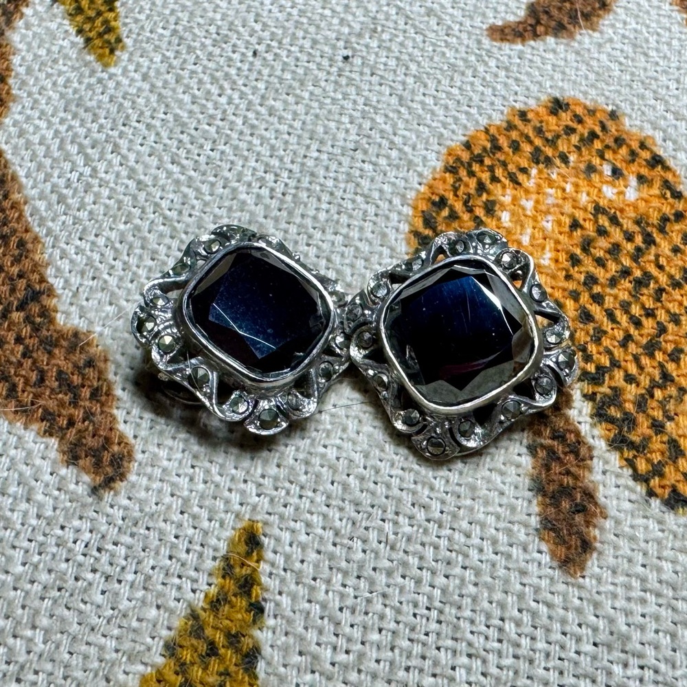 Antique Elegant Silver and Black Hematite Filigree Earrings - Picture 5 of 11